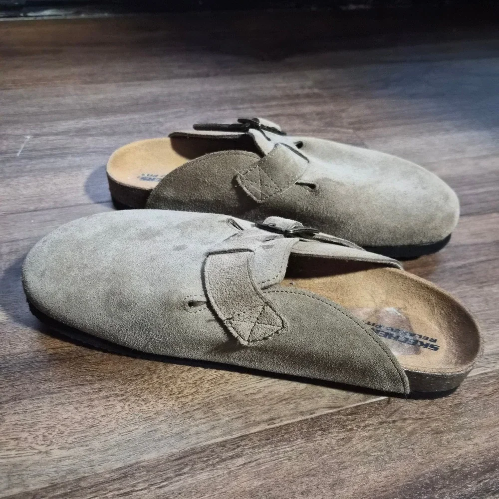 Skechers Relaxed Fit Mens Suede Clogs Taupe Tan Buckle Slip On Mules Shoes US 9